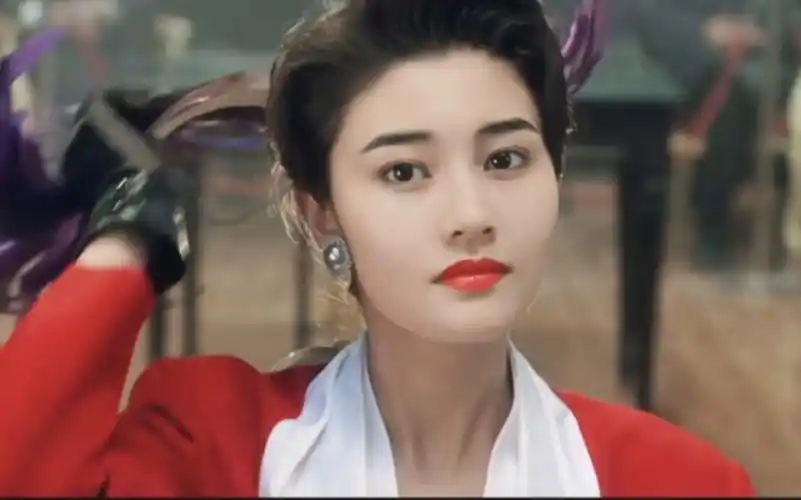 最美港姐李嘉欣,到底有多美?据说富豪都爬楼梯给她送便当.