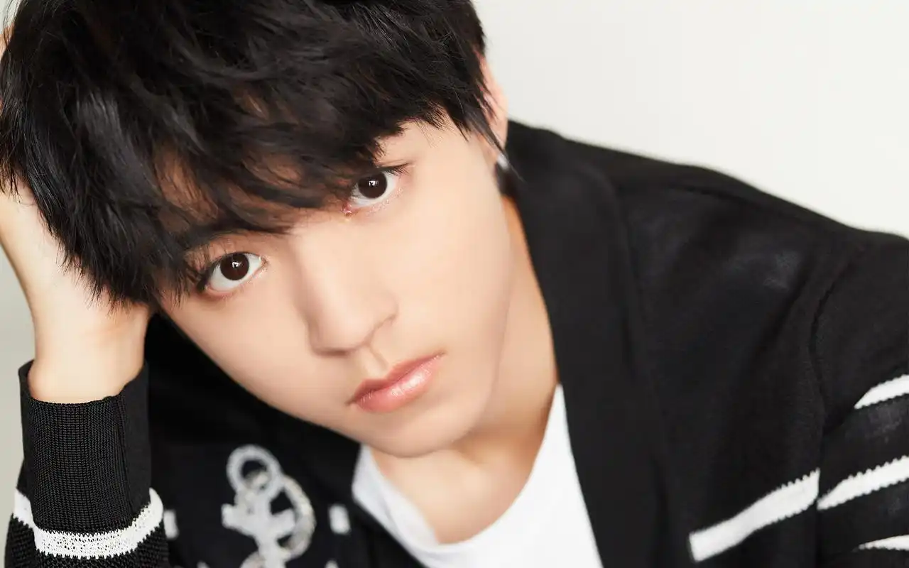 王俊凯时尚写真高清电脑桌面壁纸