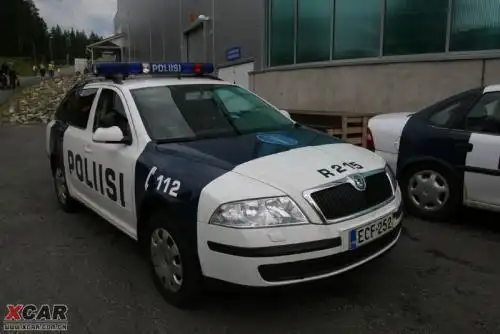 8月4日 罗凡涅米—瑞典 跨越北极圈:4.警车也是斯柯达欧雅-爱卡汽车