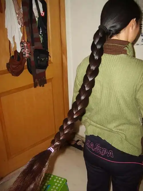 拖到大腿的粗辫子 - [中国长发网]