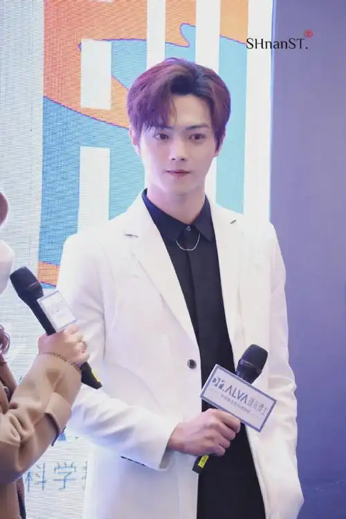 许凯上海活动白色西装造型##许凯白色西装生图