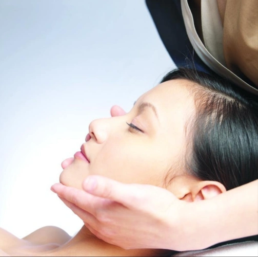 长沙艾美医疗美容医院皮肤美容按摩时应注意这几个原则