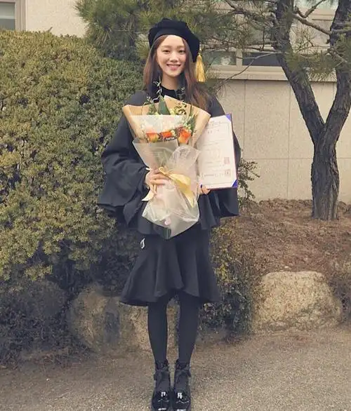 南韩第一腿李圣经这线条真的顶不住了