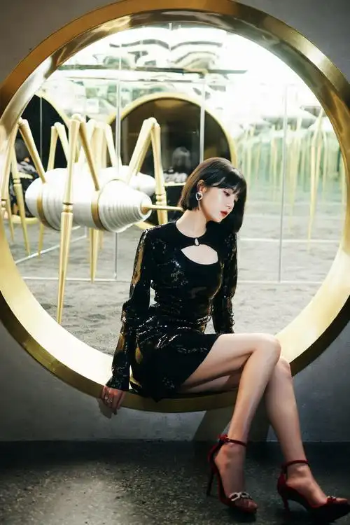 李溪芮瑞丽时尚盛典魅力性感写真