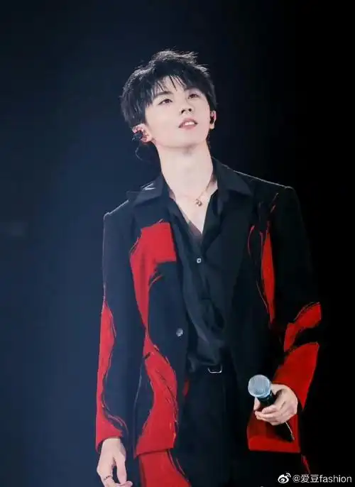 马嘉祺宋亚轩出发北京#私生活还是别关注了,分享一些马嘉祺舞台神图