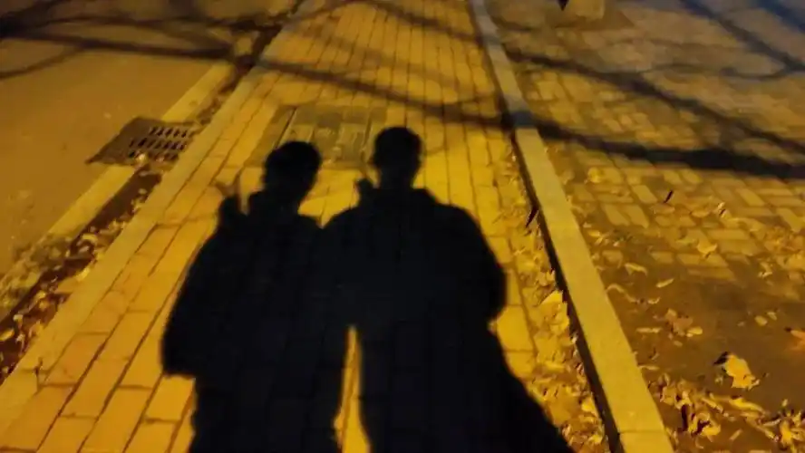 我们一起在心里放晴吧希望雨水冲刷这段时间的小情绪要小心脚下,不要