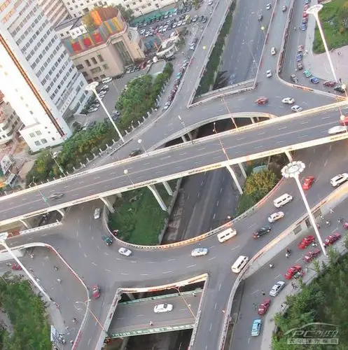 沈阳文化路立交桥3层环岛夜间可以转弯