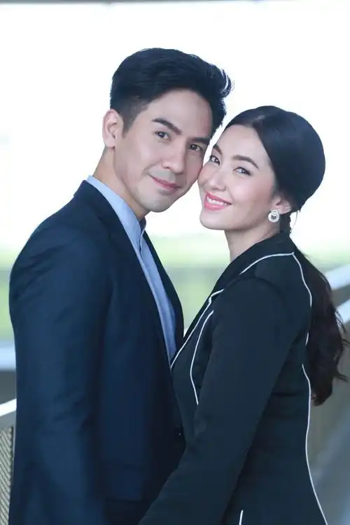 《诱爱入局》男女主宣传换了四套衣服 pope&bella 2020.10.5 腾讯,优