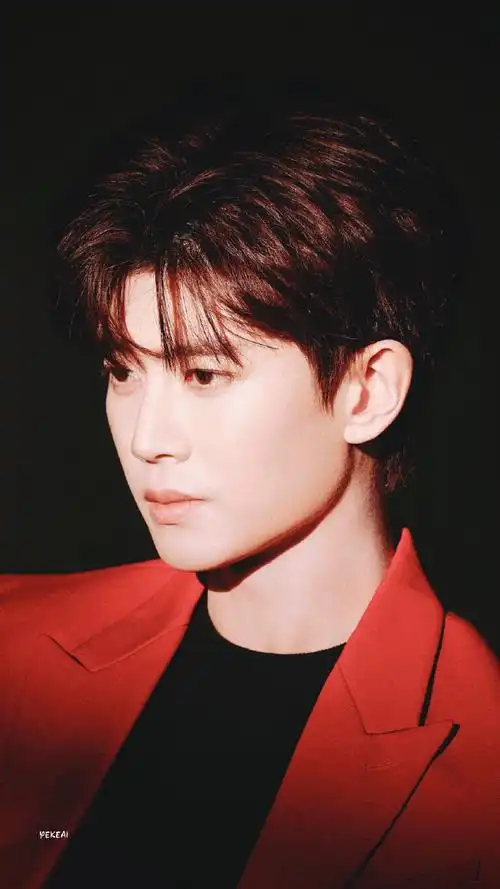 任嘉伦深冬亮红写真照穿红色西装就是好看工作室图调修@任嘉伦allen