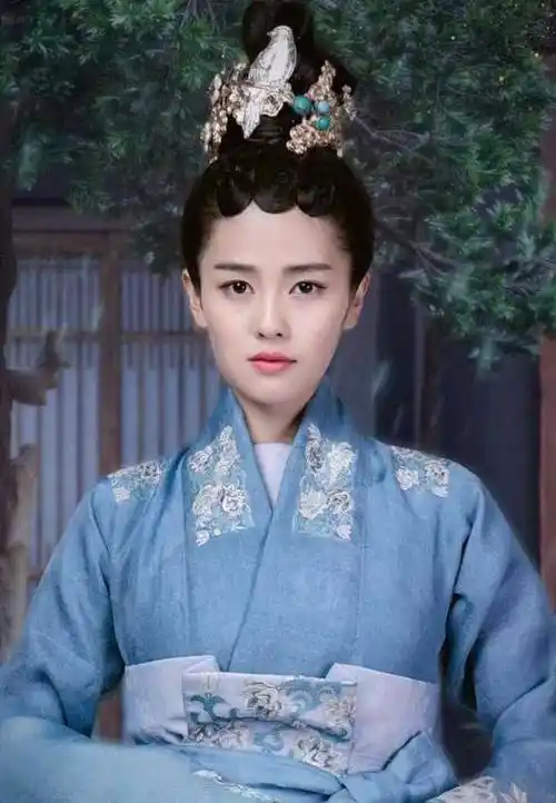 刘诗诗和白鹿侧颜照片,傻傻分不清楚,她们相似度究竟有多高呢_什么