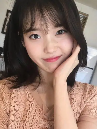 一直很喜欢iu李知恩,她有着"国民妹妹"的称号,拥有一副天生的好嗓子