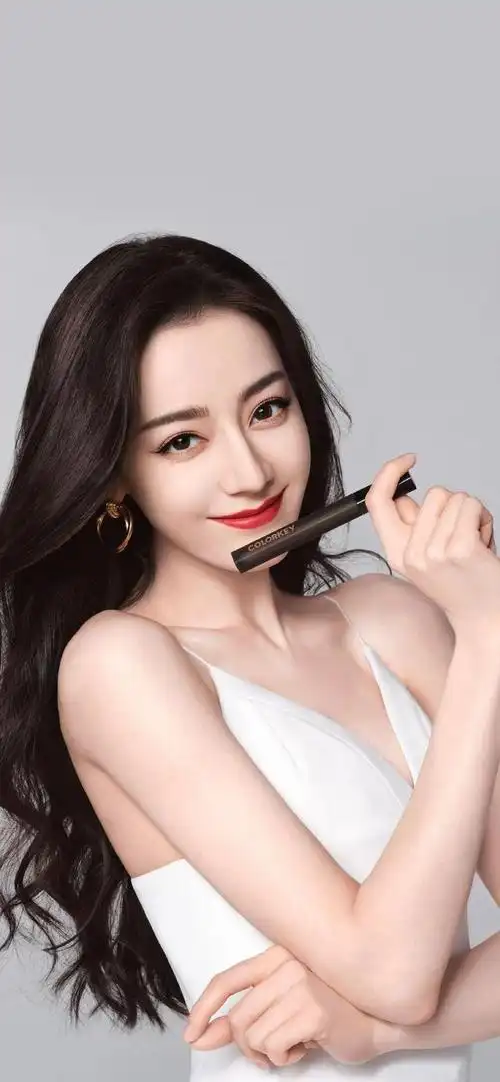 祝迪丽热巴29岁生日快乐,愿你一路长歌所寻皆如愿