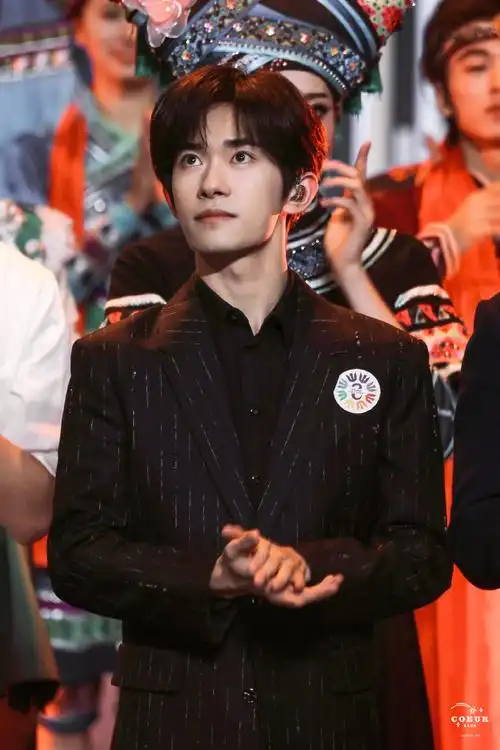 易烊千玺献唱不辞星海