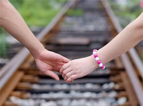 温情情侣手牵手图片就想这样一直牵着你的手