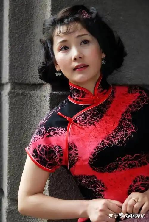 何赛飞痛批戏曲界现状她学越剧出身后进入演艺圈是姨太太专业户