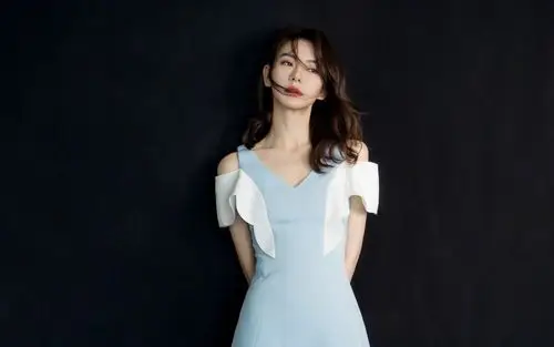 女明星戚薇桌面壁纸(5/6)