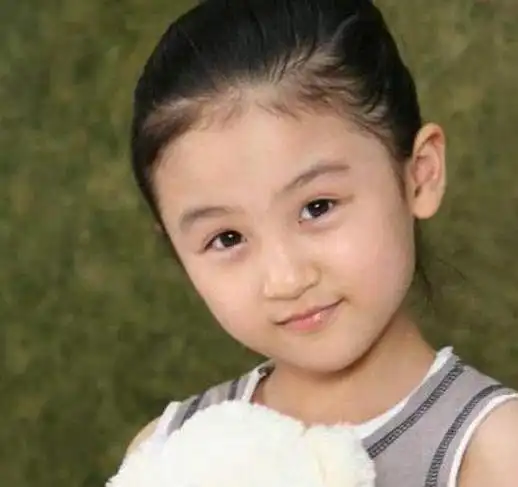 有一些童星从小一直在镁光灯下长大,曝光度很高,但是这样的人生,对于