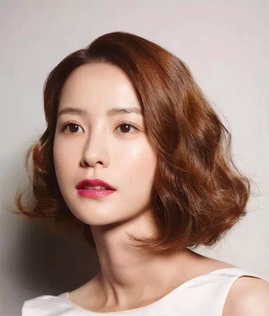 女生三七分短发发型 时尚个性短发发型图片