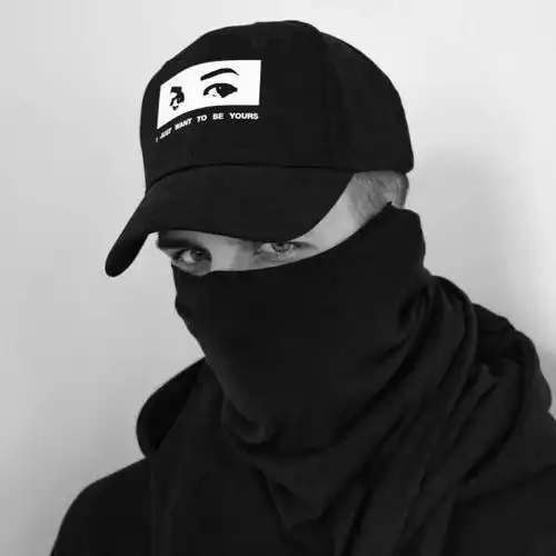 黑衣黑帽蒙面男人头像