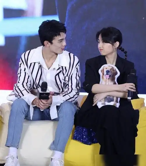 吴磊张子枫秘密恋爱