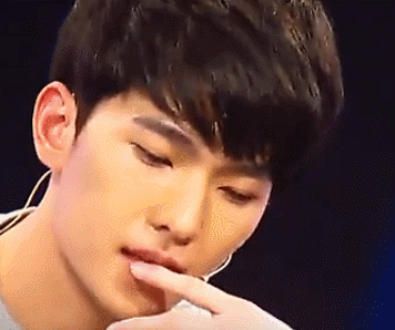 杨洋gif思考问题gif发呆gif认真gif