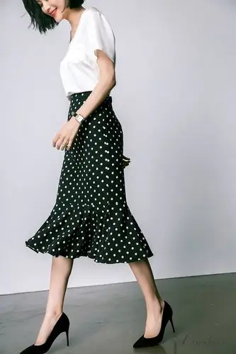 秘密盒子可诉半身裙女高腰 莫妮卡新款显瘦黑白波点荷叶边鱼尾裙