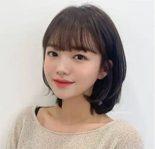 最流行不过时的内扣短发,时尚减龄又甜美,齐肩的长发比较好驾驭,美到