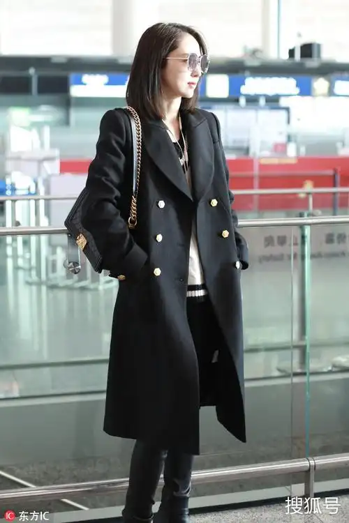 董璇烈焰红唇都盖不住满脸愁苦为家捞金很心酸