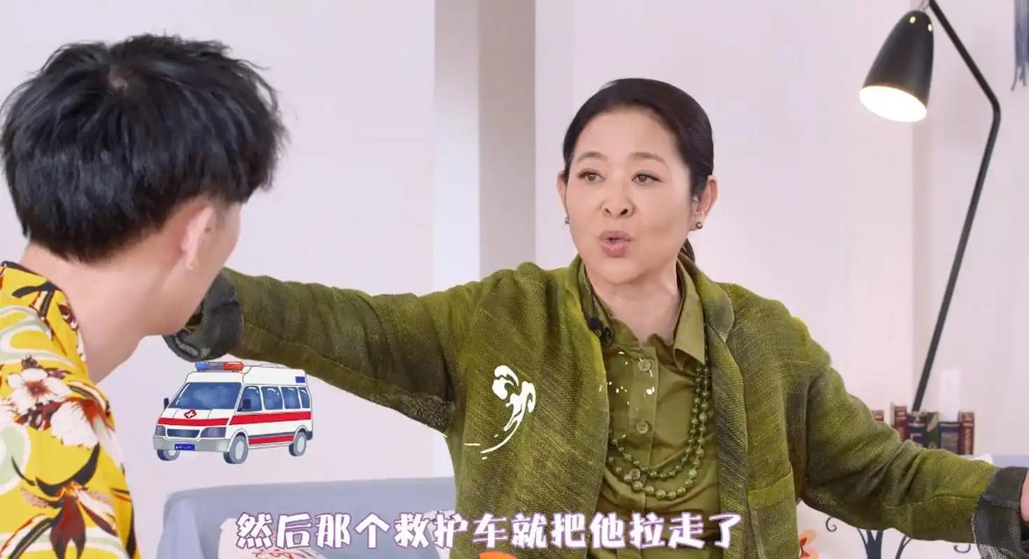 刘亦菲被扑倒,热巴被求婚,王俊凯作业本被偷 粉丝的这些疯狂行为,不是