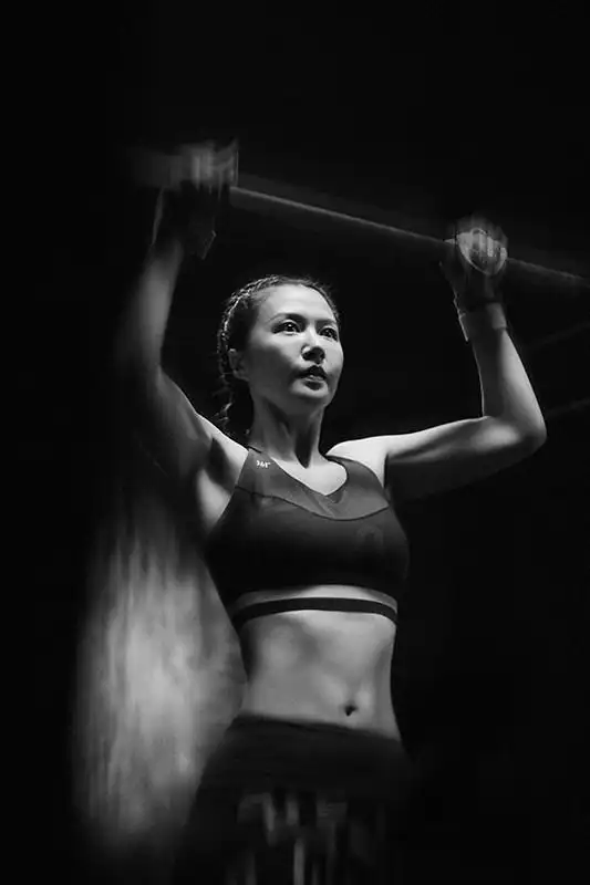 管住嘴迈开腿谭维维硬核健身照身材a到爆