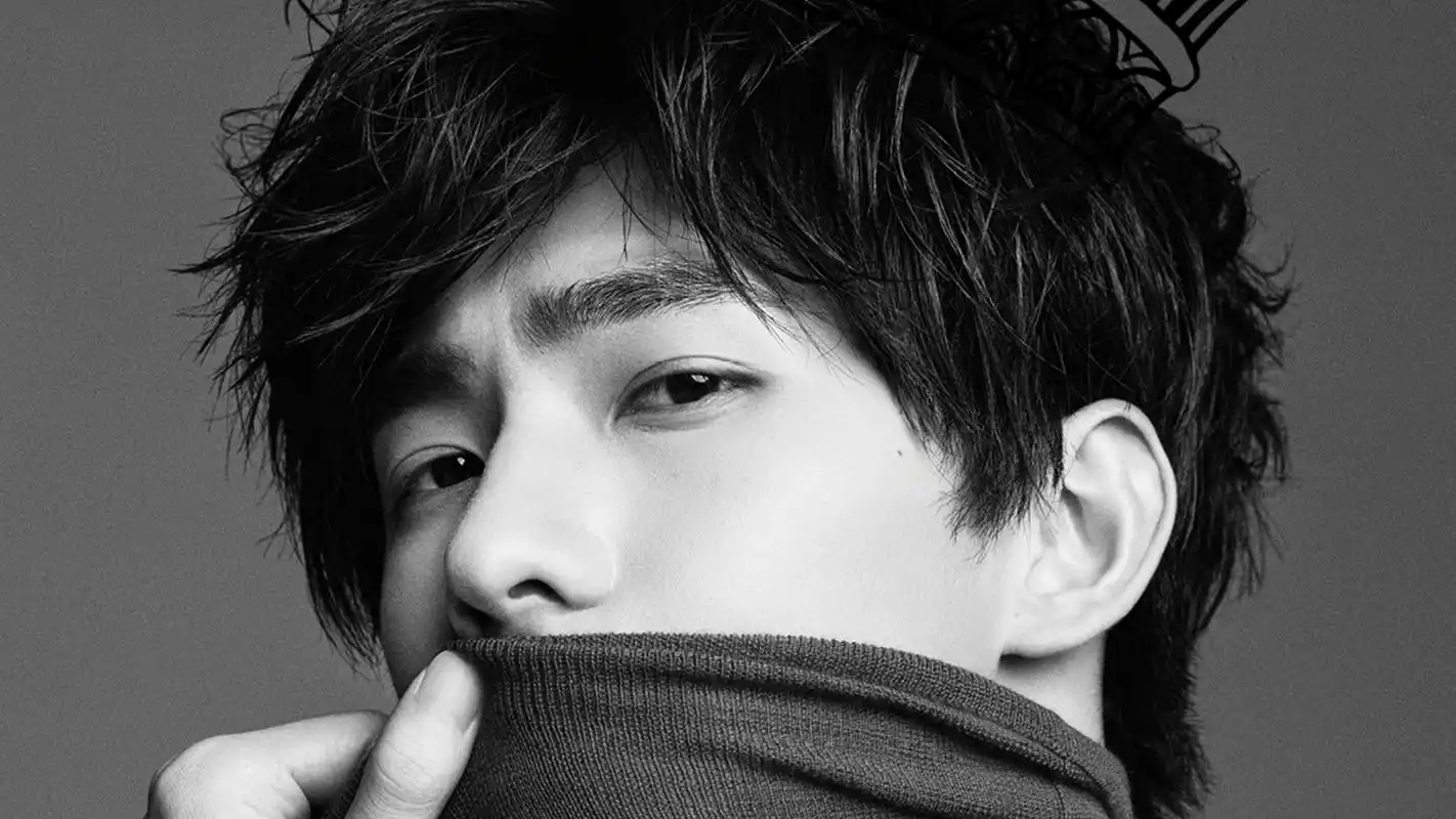 帅气杨洋时尚时装街拍图片桌面壁纸第二辑