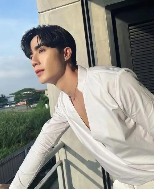 李海海长在我审美上的男人高清照片分享