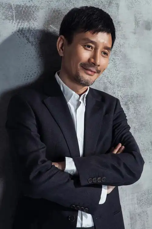 田小洁出生于江西,妈妈虽是赣剧演员,但却从没想过"子承母业"一说,她