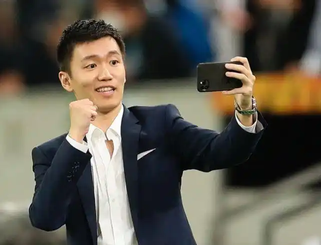 会玩花2000万买豪车后张康阳骑自行车出行衣服品味抢戏