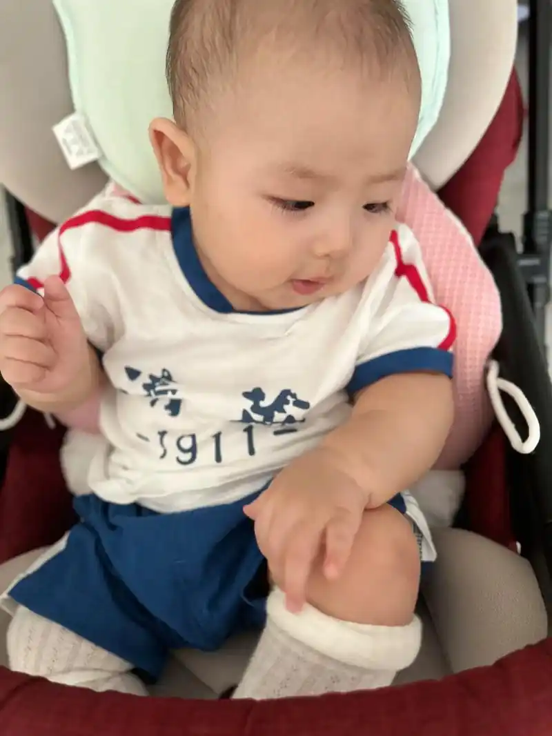 我小男孩～宝宝今天六个月啦,已经半岁啦!