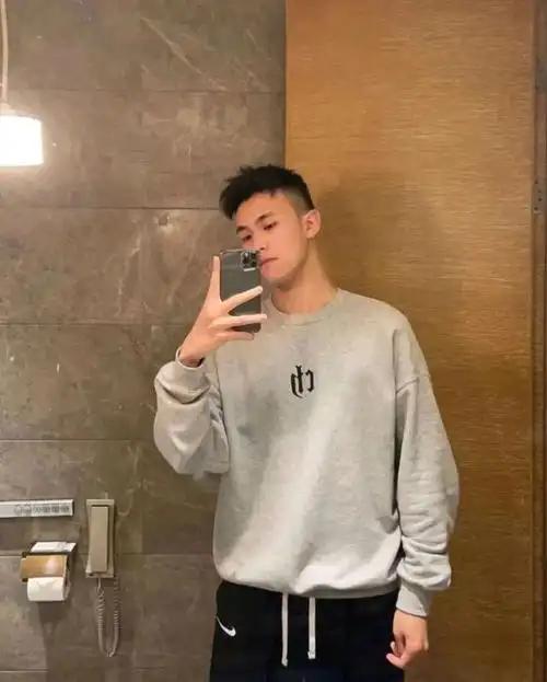 19岁成都187cm帅气体育男,他的笑容很美好.