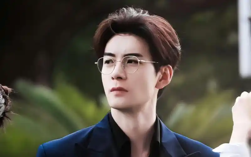 陈星旭烧个香走个路,一位年纪轻轻运筹帷幄的太子爷就上位了