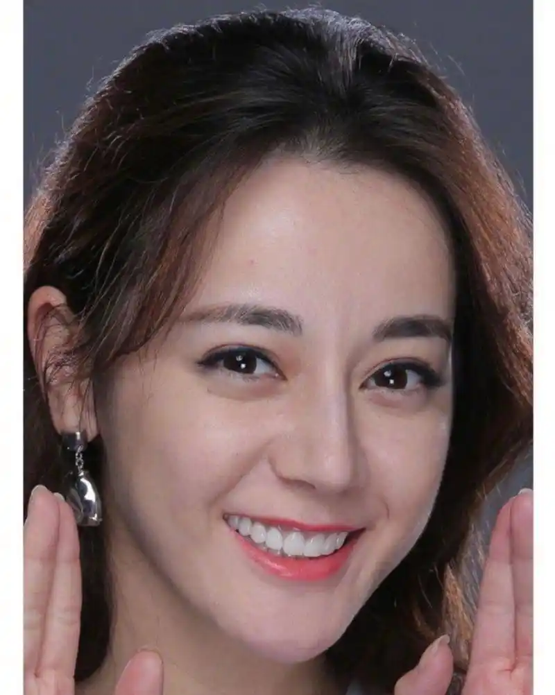 迪丽热巴这个状态很好了呀!没必要尬黑吧!虽然没有精修加高p图