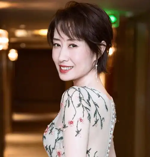 刘敏涛坦言想做小女人,结婚7年踹掉富豪老公,独自带女儿好坚强_生活