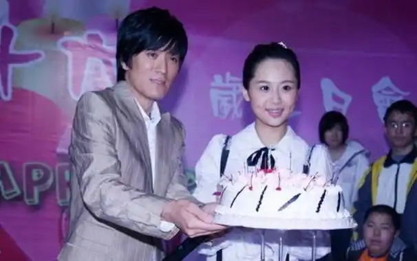 就在杨紫凭借《战长沙》成功转型后,他和霍建华的八卦却传得沸沸扬扬