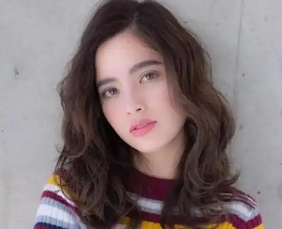 日系风烫发中长发发型