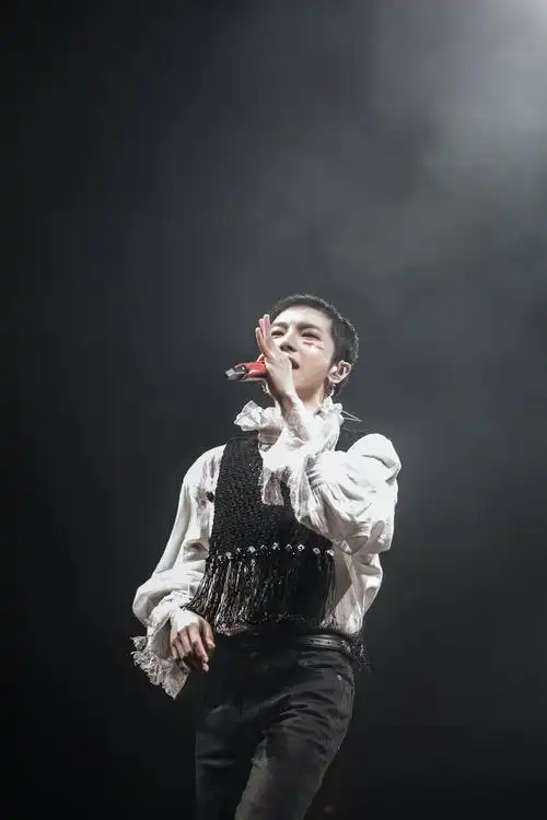 "2019华晨宇火星演唱会"海口高燃开唱 超强人气引爆四面台