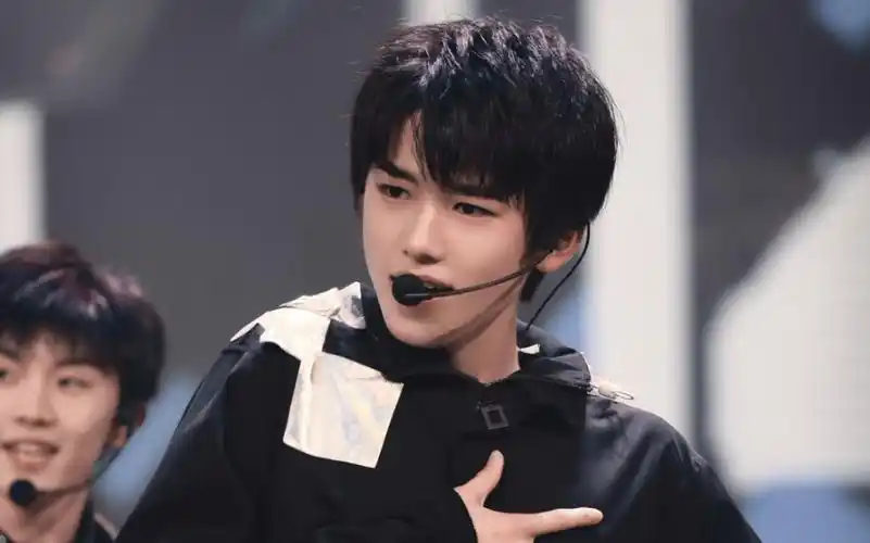 十五岁的宋亚轩颜值的巅峰