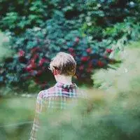 唯美男生森系背影头像;真庆幸我爸找了我妈这么个好媳妇