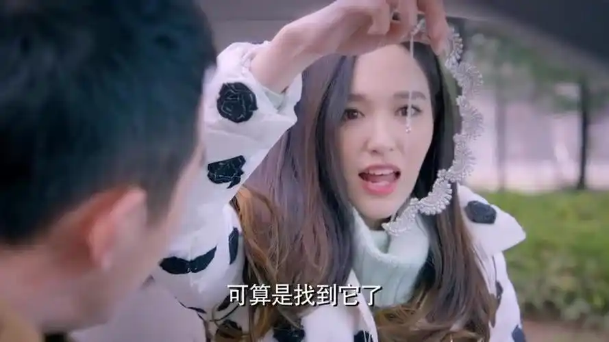 克拉恋人米朵太可爱坐在驾驶座上却让雷奕明开车