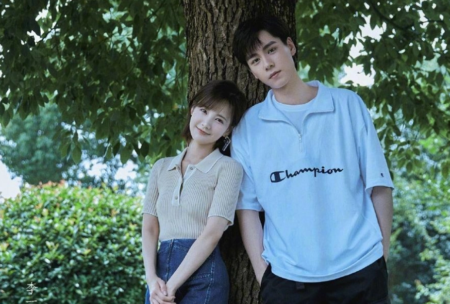 原创胡一天李一桐拍婚纱大片比起情侣更像姐弟女方笑容有点腻