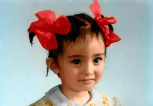 杨幂小时候照片合集 可以说是非常讨喜了