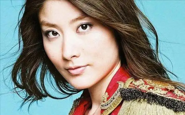 陈慧琳一个被宠上天的女人出道25年零绯闻47岁活成公主