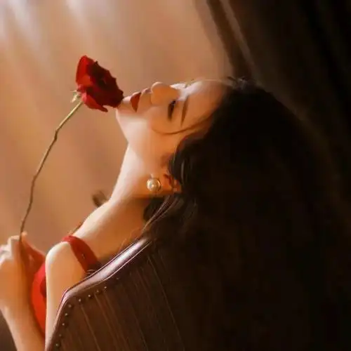 诱惑头像女生头像(好看撩人的真人女生头像)