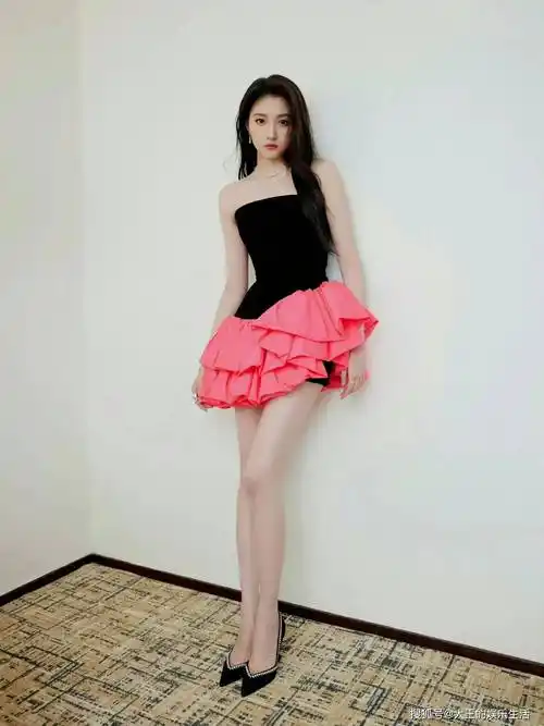 关晓彤的裤子是不是有点短了,被网友吐槽:故意穿短的,装模作样